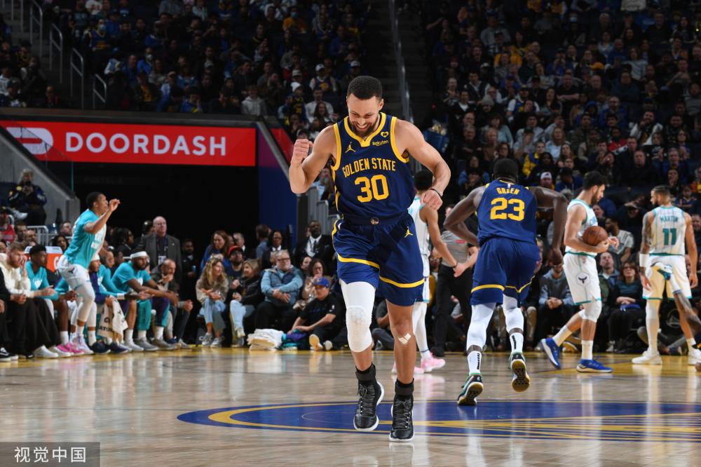 三位球员在 三位球员在